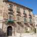 Straordinario  poi un piccolo portale rinascimentale ormai murato che si trova alla destra del cinquecentesco Palazzo De Lerma